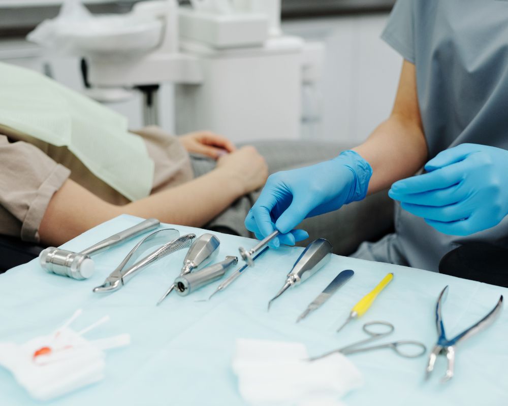 איך להקל על כאבי שיניים