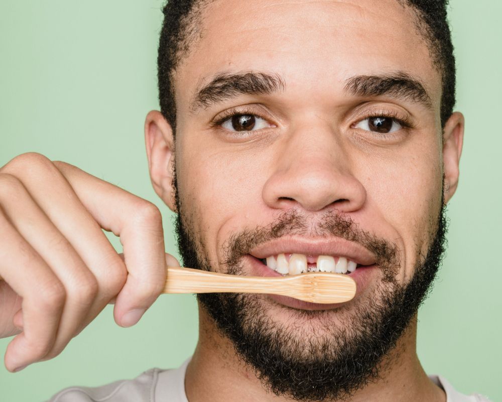 סגירת רווח בשיניים